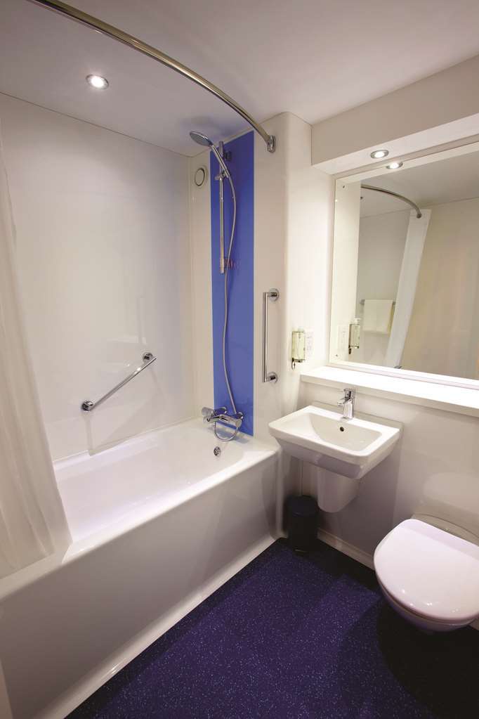 Travelodge Widnes Szoba fotó